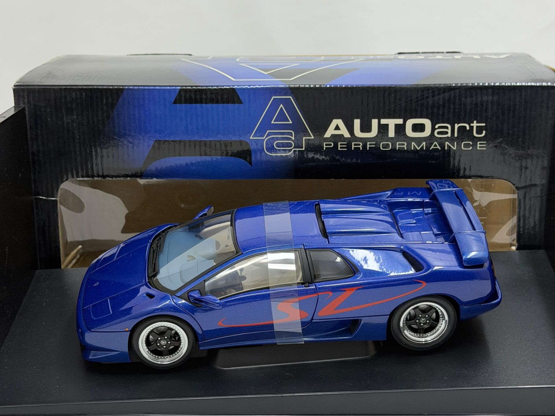 1/18 AUTOart Lamborghini Diablo SV Blue - Interior - 70082