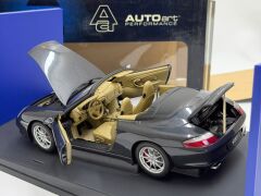 1/18 AUTOart Porsche 911 Carrera Cabriolet 996.2 - 77856