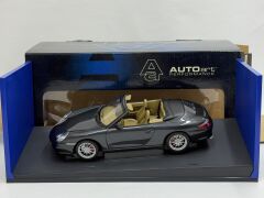 1/18 AUTOart Porsche 911 Carrera Cabriolet 996.2 - 77856