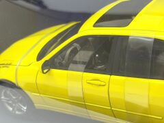 1/18 AUTOart Lexus IS300 2000 Yellow - 78701