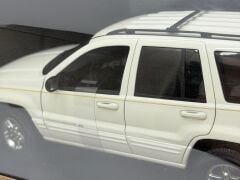 1/18 AUTOart Jeep Grand Cherokee Gloss White - 74011
