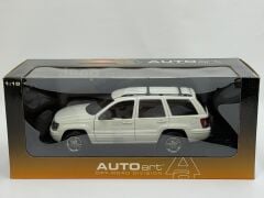 1/18 AUTOart Jeep Grand Cherokee Gloss White - 74011