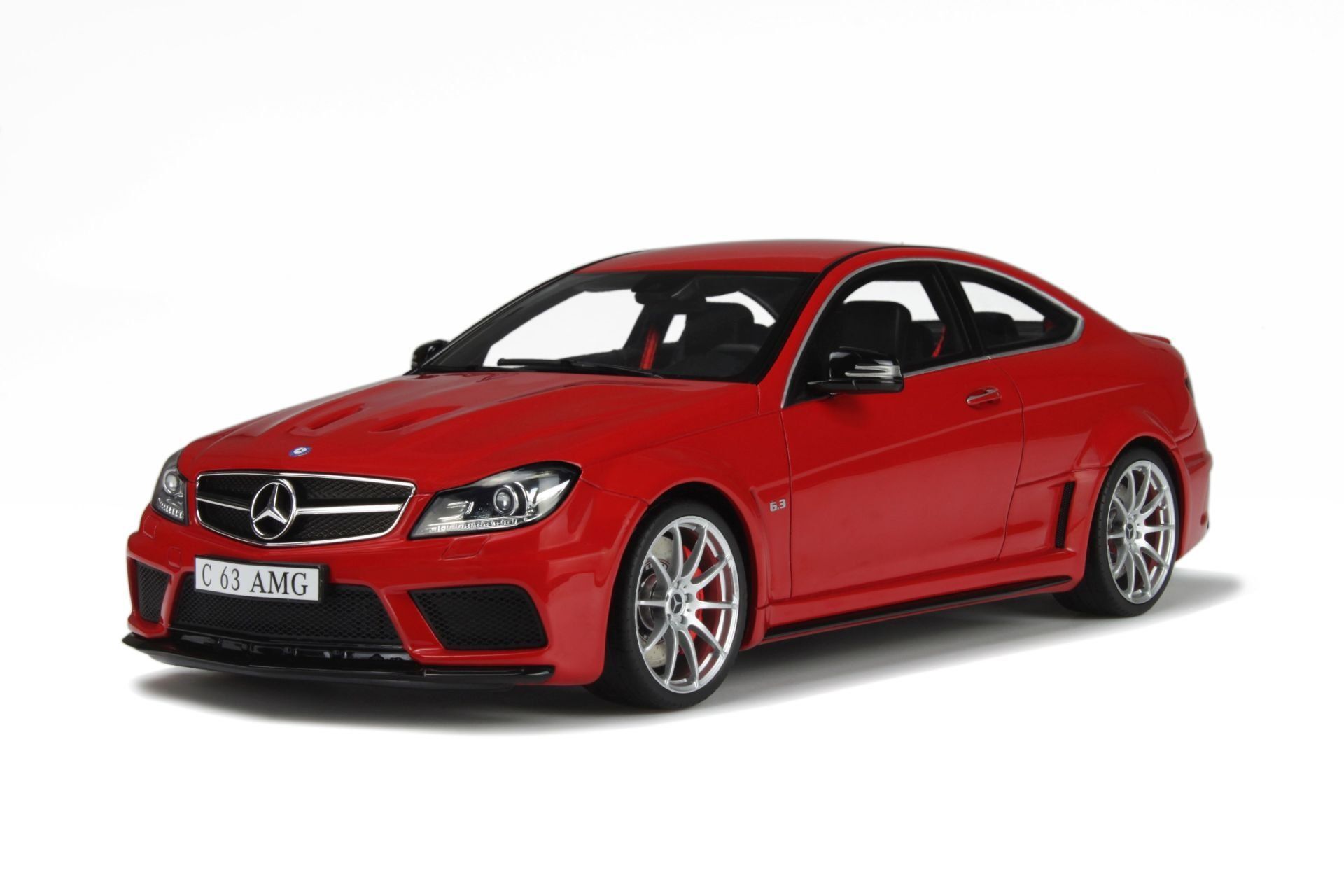 GT-SPIRIT - MERCEDES BENZ - C-CLASS C63 AMG COUPE 2-DOOR 2011