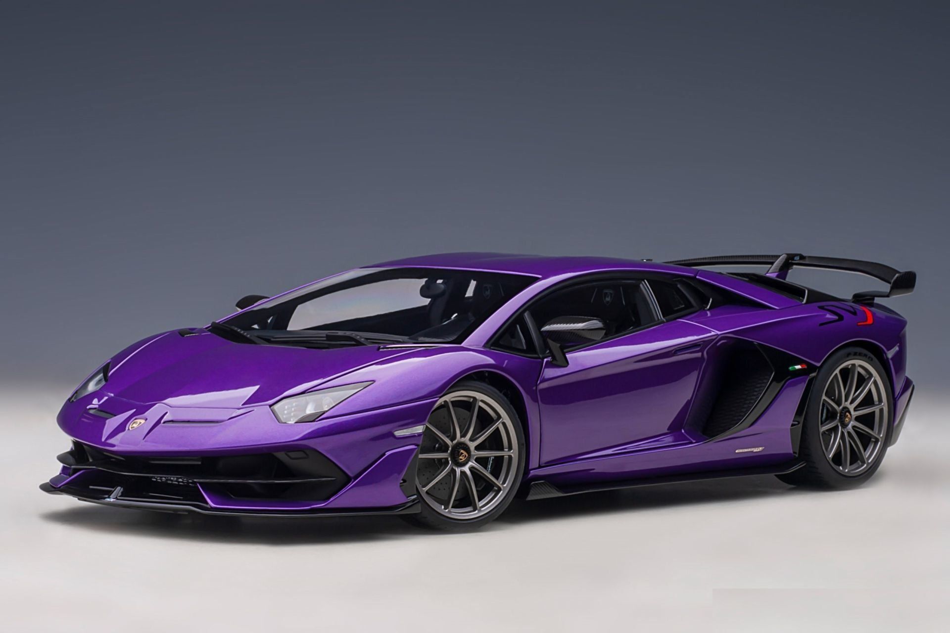 AUTOART - LAMBORGHINI - AVENTADOR SVJ 2018