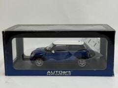 1/18 AUTOART MINI Cooper Lightning Blue Metallic/White Roof - 75002