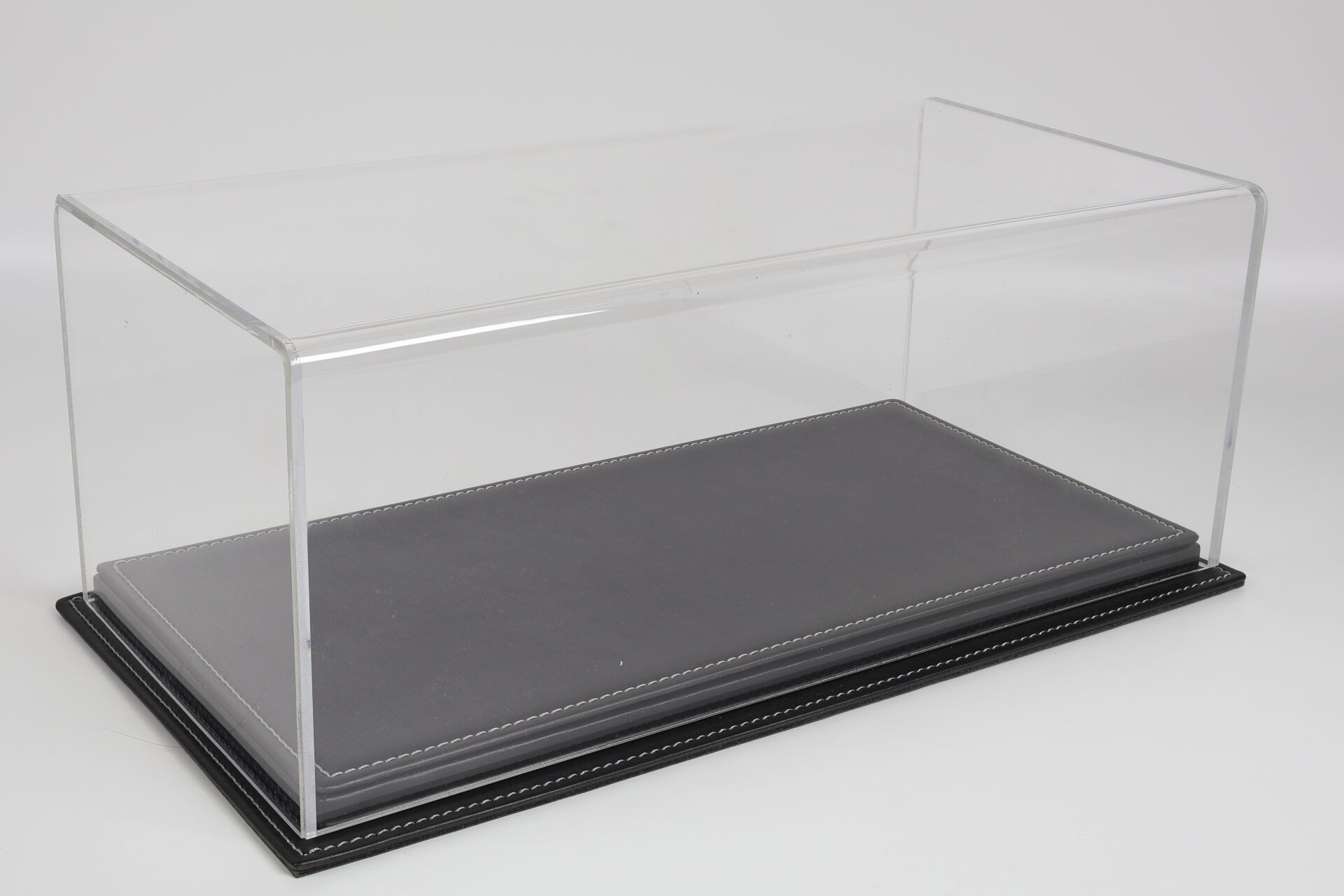 LYRD BOX 1:18 ÖLÇEK GRAPHITE LINEN SERGİLEME STANDI – LY156
