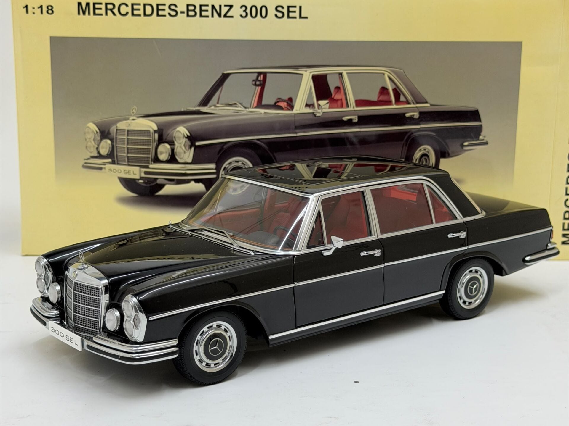 1/18 AUTOart Mercedes 300 SEL 6.3 Black - 76140