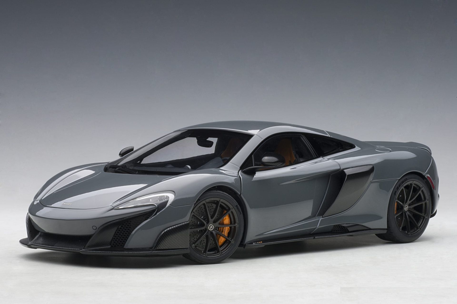 AUTOART - McLAREN - 675LT 2015