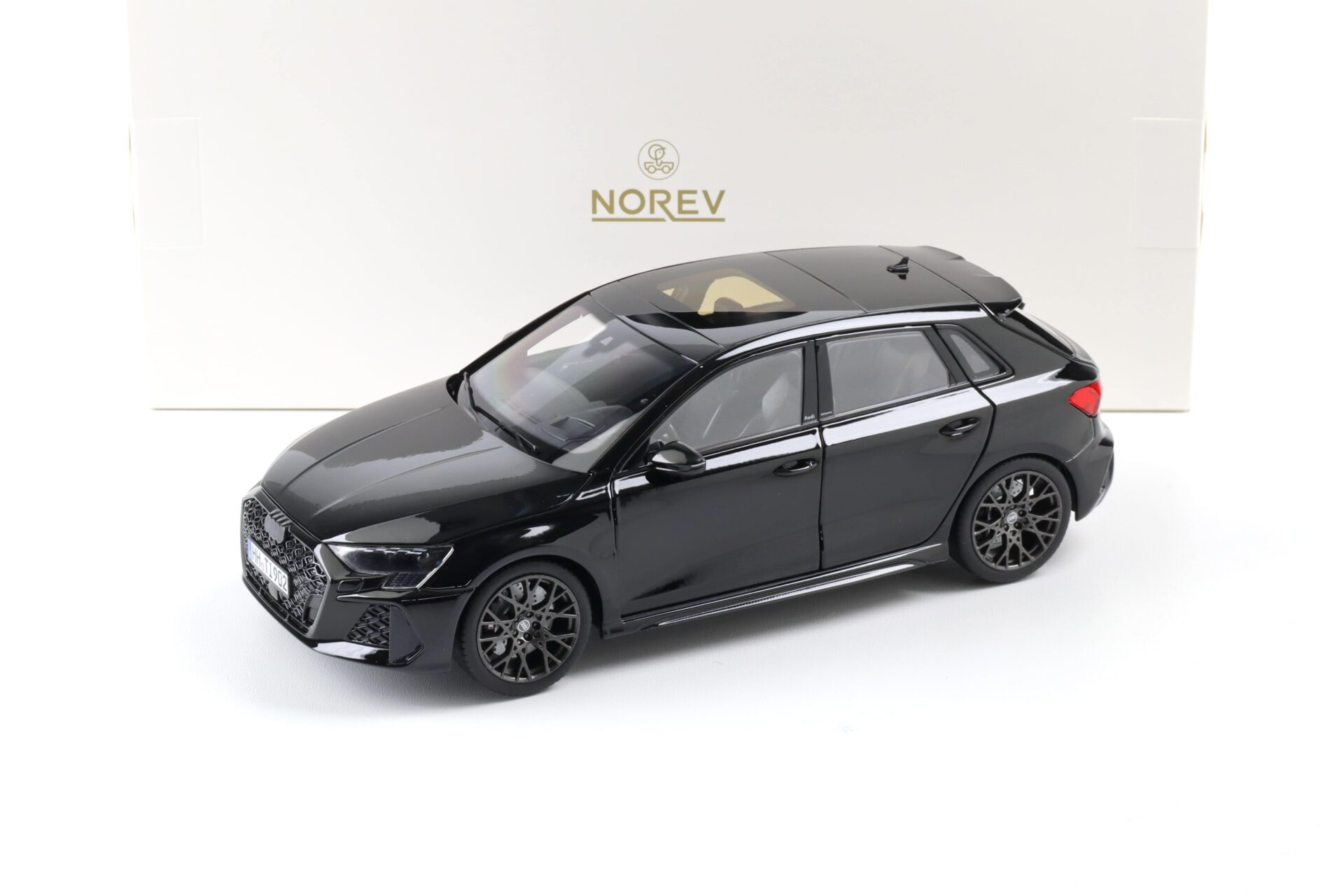 1/18 Norev Audi RS3 Sportback 2025 Myth black metallic - 188388