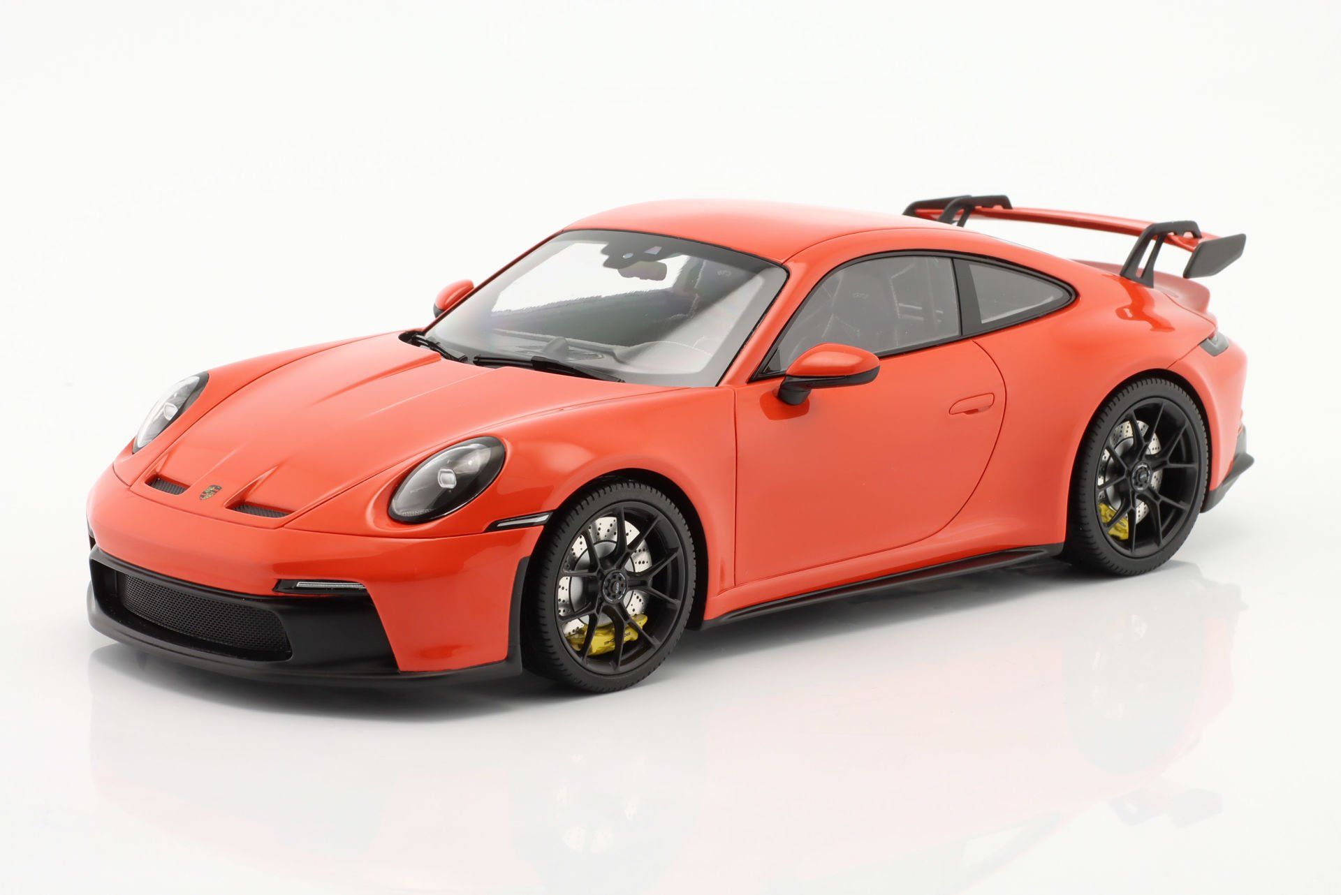MINICHAMPS - PORSCHE - 911 992 GT3 COUPE 2021 - BLACK WHEELS