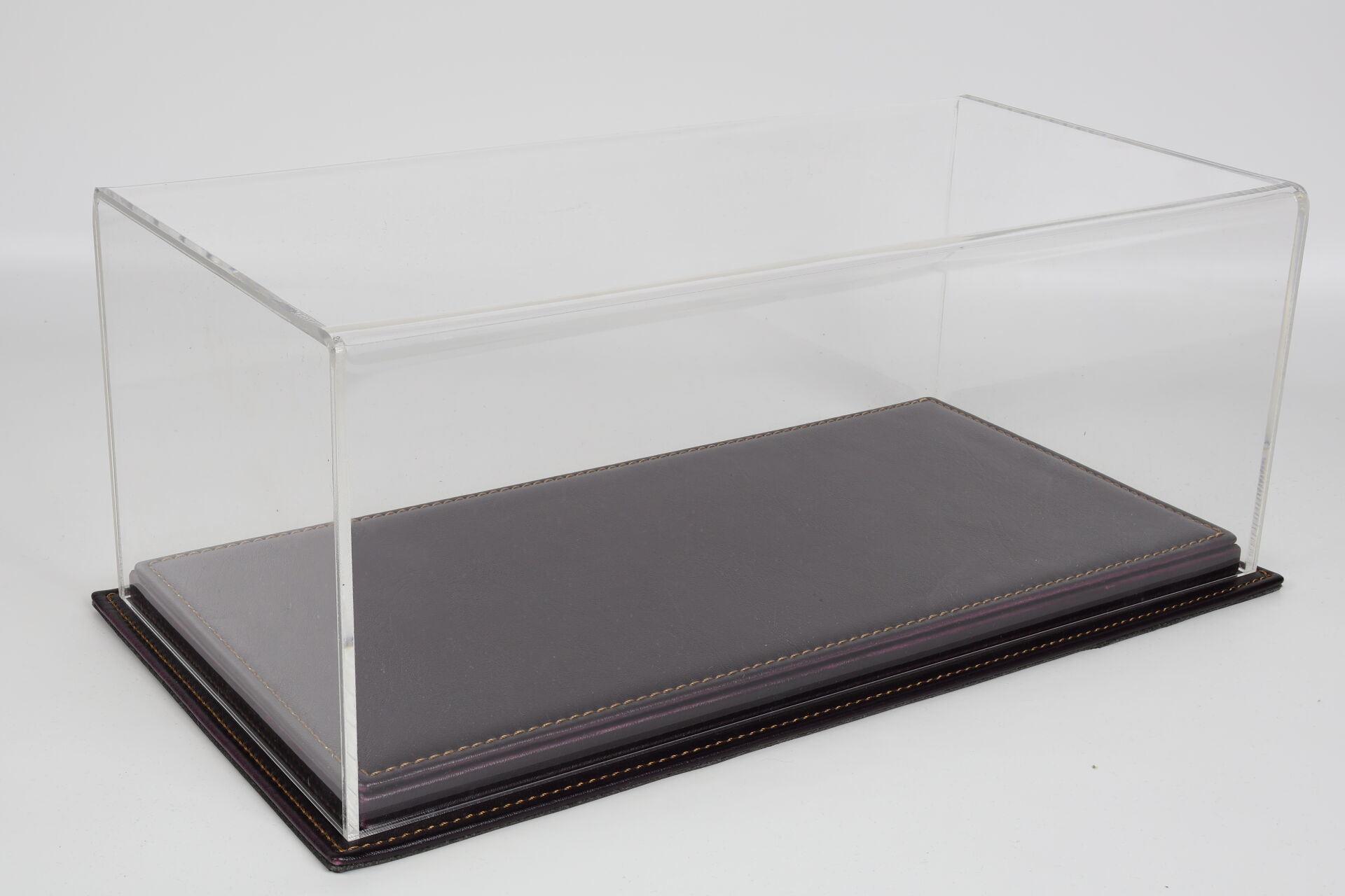 LYRD BOX 1:18 ÖLÇEK DEEP AUBERGINE SERGİLEME STANDI – LY166