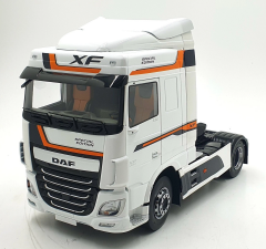 1/18 Premium ClassiXXs DAF XF Space Cab - PCL30214