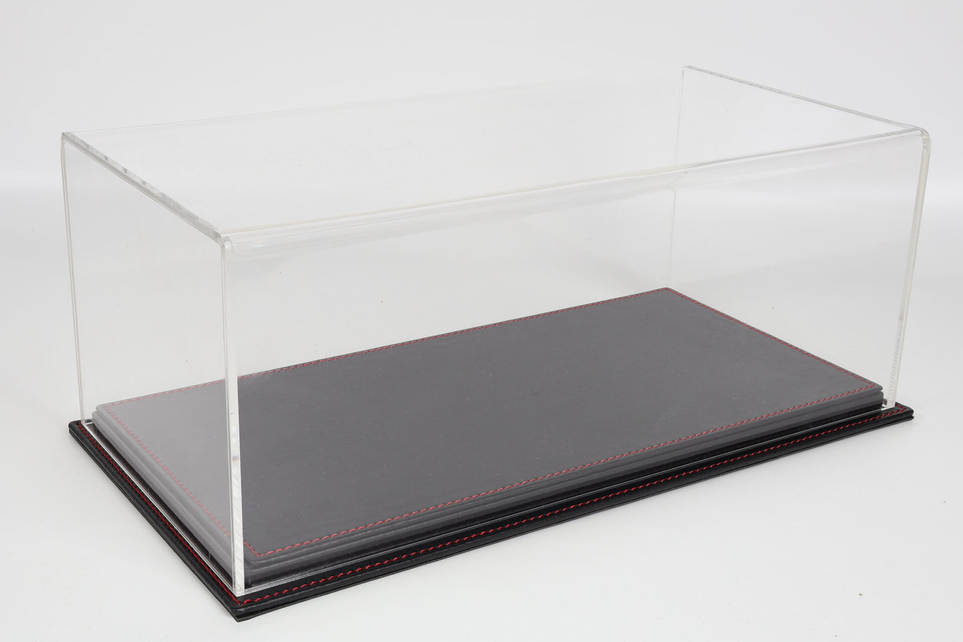 LYRD BOX 1:18 ÖLÇEK BLACK EDITION RED STITCH SERGİLEME STANDI – LY168