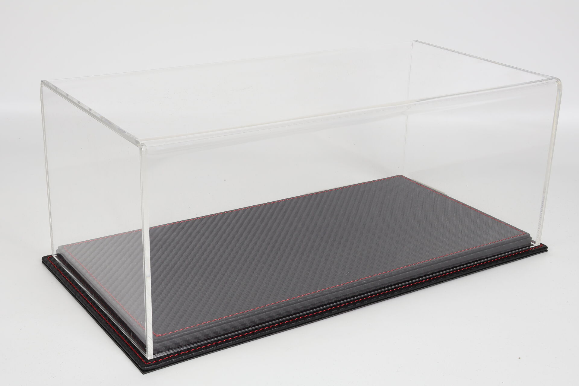 LYRD BOX 1:18 ÖLÇEK CARBON BLACK RED STITCH SERGİLEME STANDI – LY169
