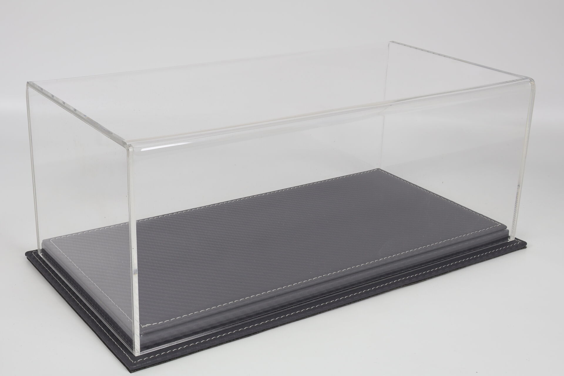 LYRD BOX 1:18 ÖLÇEK TITANIUM CARBON SERGİLEME STANDI – LY170