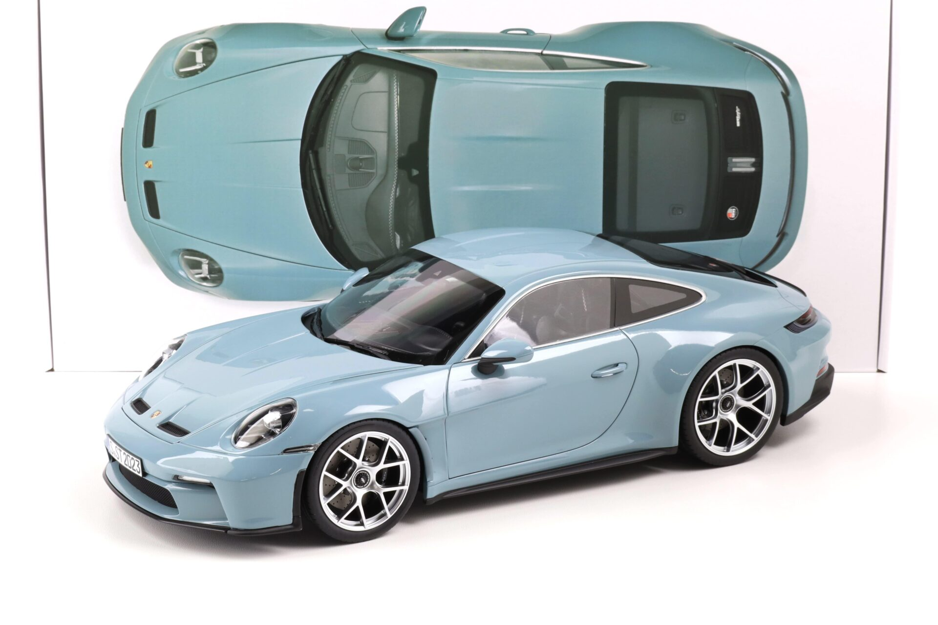 1/12 Norev Porsche 911 992 S/T Coupe 2023 Meissen blue - 127550