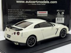 1/18 AUTOART Nissan Skyline GT-R R35 Spec V - Brilliant White - 77399