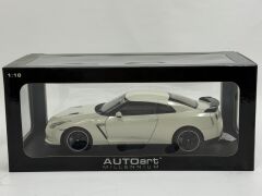 1/18 AUTOART Nissan Skyline GT-R R35 Spec V - Brilliant White - 77399