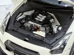 1/18 AUTOART Nissan Skyline GT-R R35 Spec V - Brilliant White - 77399