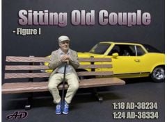 1/18 sitting old couple #i