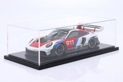 SPARK-MODEL - PORSCHE - 911 992 GT3 R N 911 RACING COUPE 2021 - CON VETRINA - WITH SHOWCASE