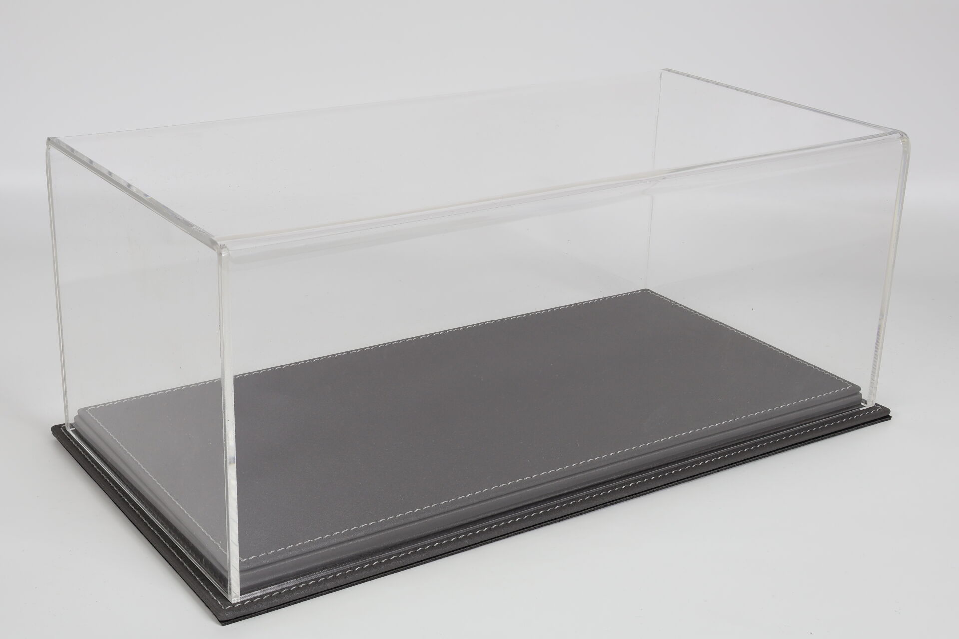LYRD BOX 1:18 ÖLÇEK TITANIUM GREY SERGİLEME STANDI – LY187