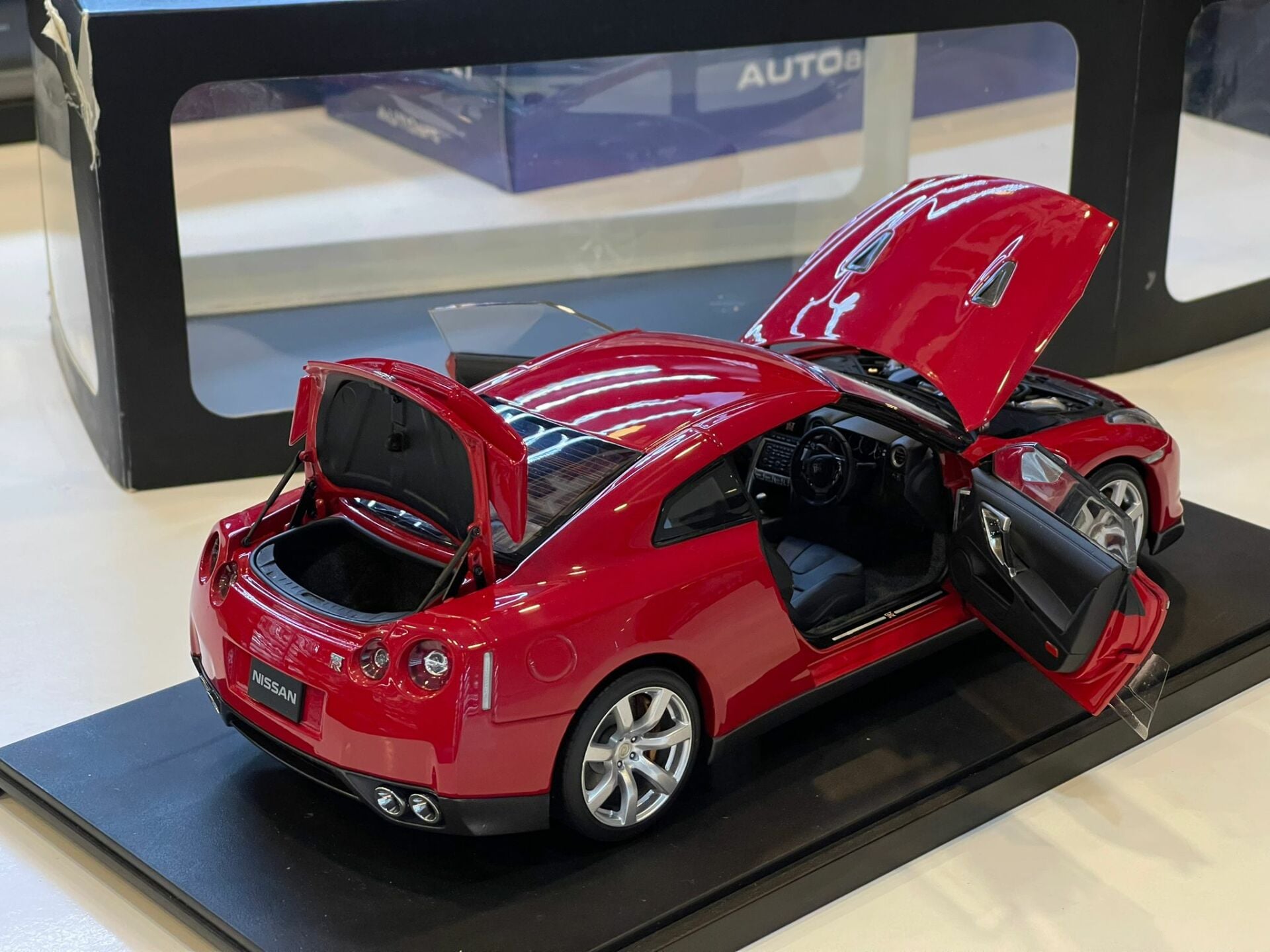 AUTOART - NISSAN - GT-R R35 2009