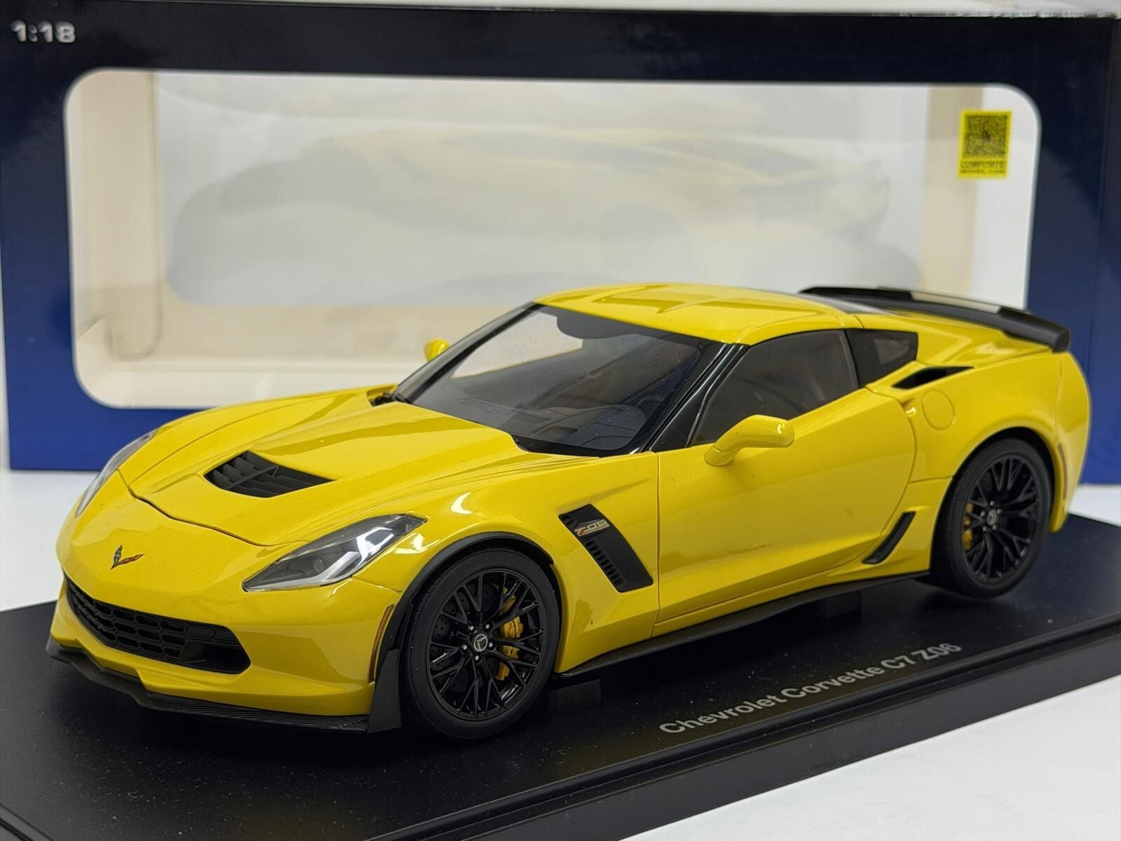 1/18 AUTOart Chevrolet Corvette C7 Z06 (Corvette Racing Yellow) - 71263