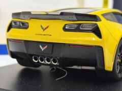 1/18 AUTOart Chevrolet Corvette C7 Z06 (Corvette Racing Yellow) - 71263