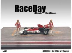 1/43 race day set #6, set of 2 figure's