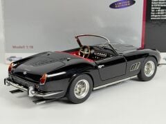 1/18 CMC Ferrari 250 GT California Spyder SWB - M094