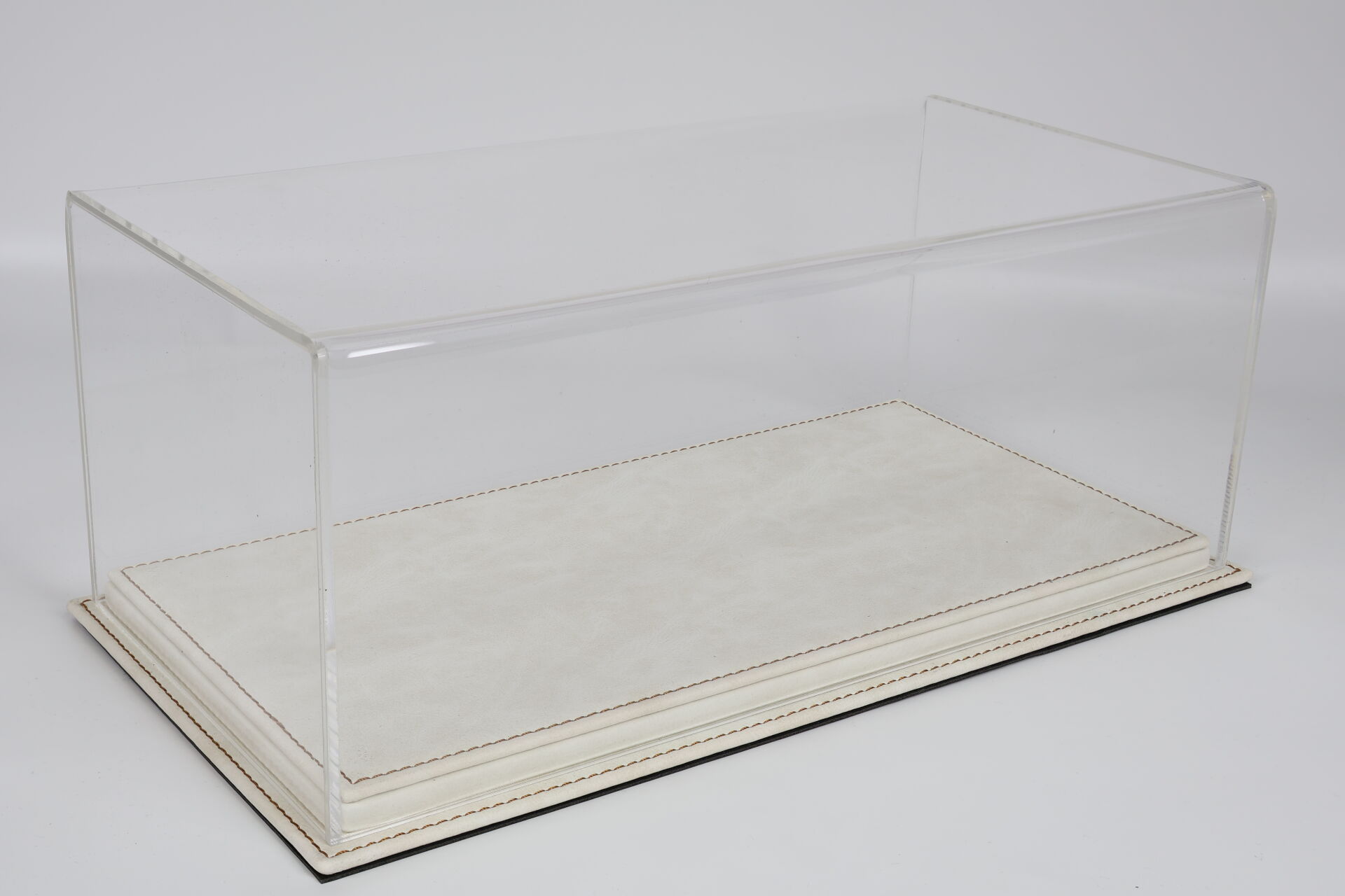 LYRD BOX 1:18 ÖLÇEK IVORY SUEDE SERGİLEME STANDI – LY198