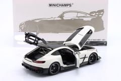 MINICHAMPS - MERCEDES BENZ - AMG GT V8 BLACK SERIES 2021