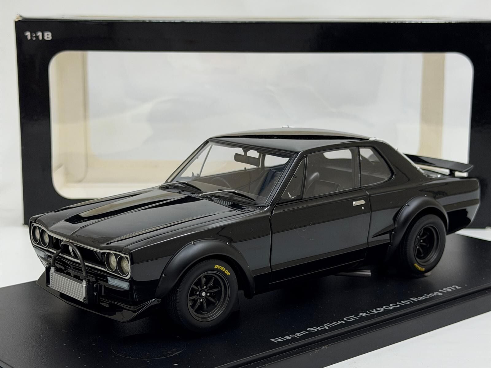 1/18 AUTOart Nissan Skyline GT-R (KPGC-10) Racing 1972 Plain Body Version - 87278