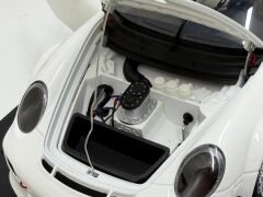 1/18 AUTOart Porsche 911 GT3 R 997 - 81070