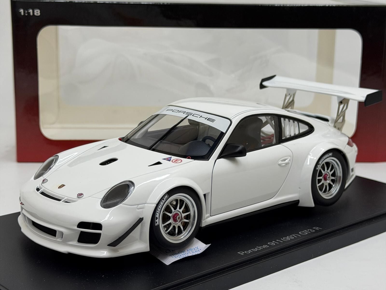 1/18 AUTOart Porsche 911 GT3 R 997 - 81070