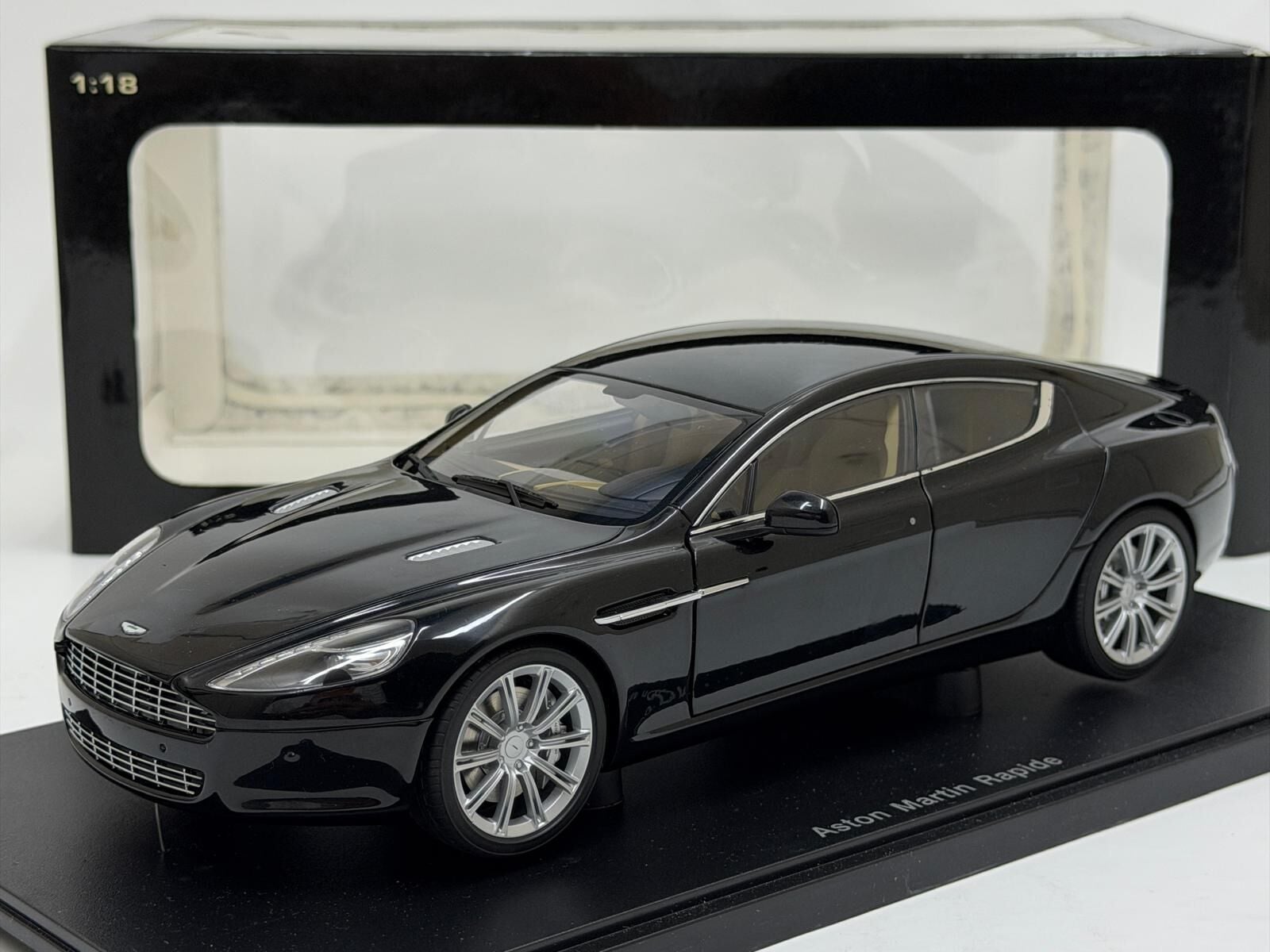 1/18 AUTOart Aston Martin Rapide - 70216