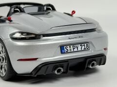 KUTUSUZ - 1/18 NOREV Porsche 718 Spyder RS 2023 Weissach Package GT Silver Metallic - 187270