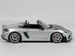 KUTUSUZ - 1/18 NOREV Porsche 718 Spyder RS 2023 Weissach Package GT Silver Metallic - 187270