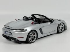 KUTUSUZ - 1/18 NOREV Porsche 718 Spyder RS 2023 Weissach Package GT Silver Metallic - 187270