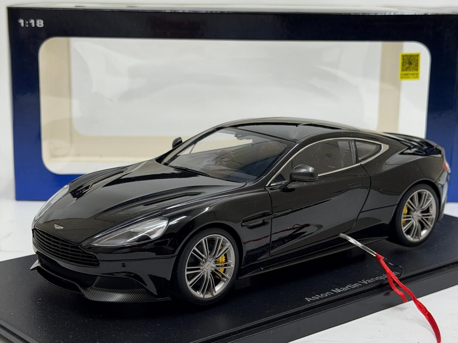 1/18 AUTOart Aston Martin Vanquish - 70247