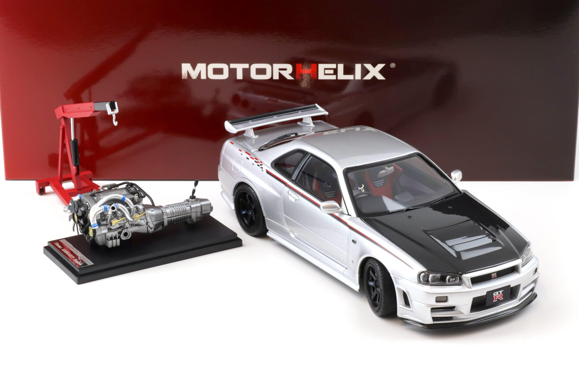 1/18 MOTORHELIX - NISSAN - SKYLINE GT-R (R34) NISMO CRS silver/ Carbon hood
