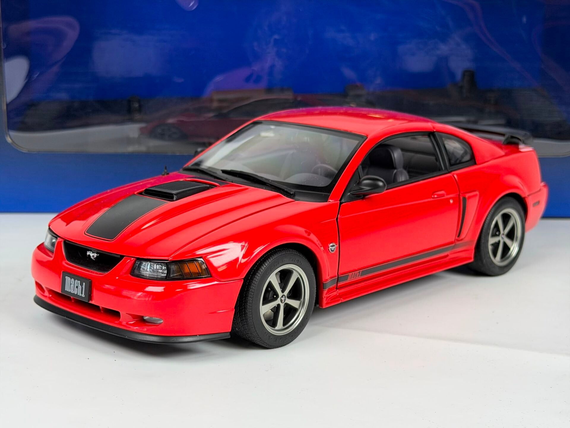 1/18 AUTOart Ford Mustang Mach I (Torch Red) 2004  - 73002