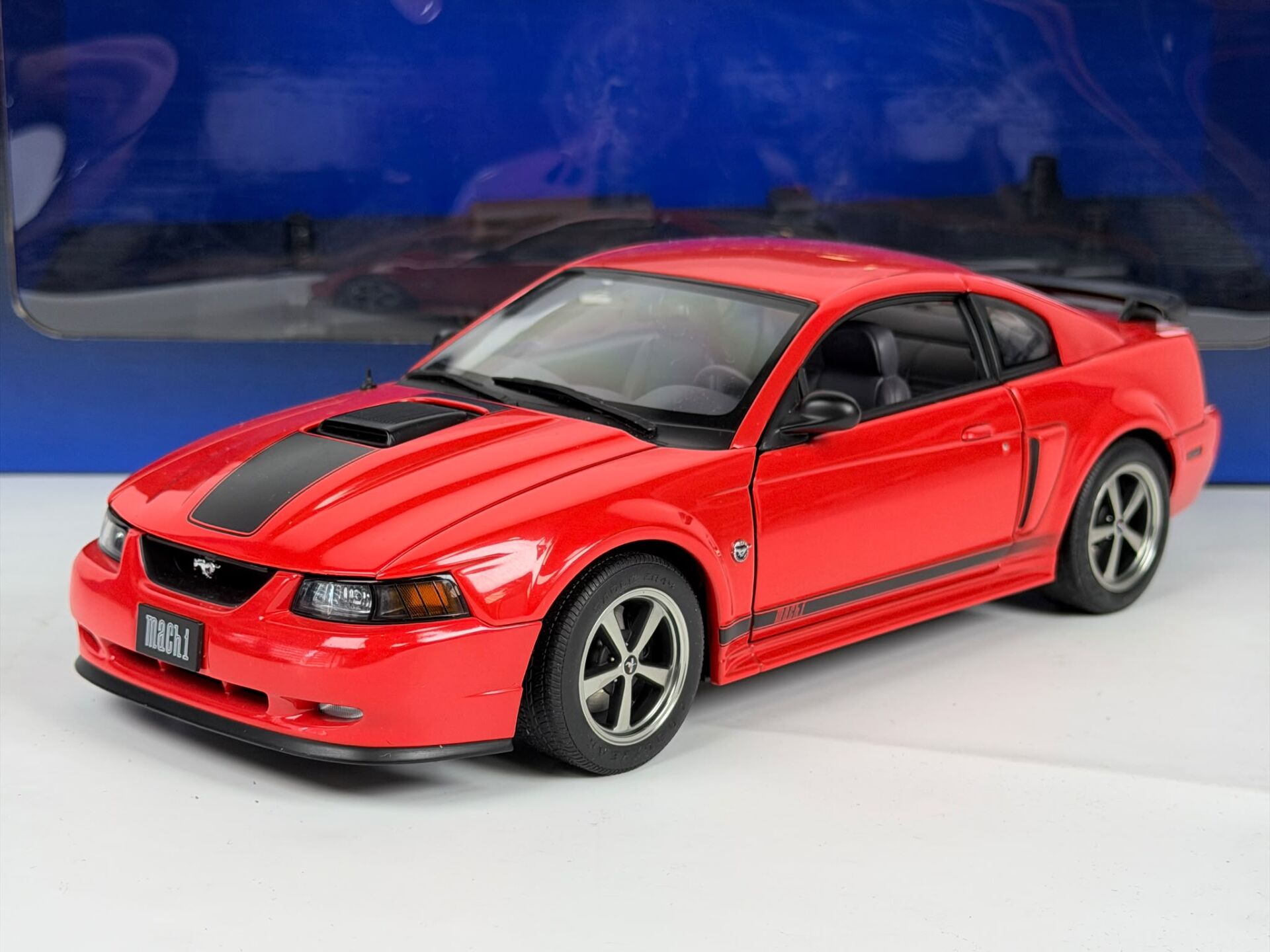 1/18 AUTOart Ford Mustang Mach I (Torch Red) 2004  - 73002
