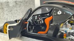 AUTOART - PAGANI - ZONDA R 2009 - WITH ITALIAN BAND