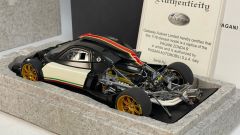 AUTOART - PAGANI - ZONDA R 2009 - WITH ITALIAN BAND