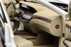 1:18 Motorhelix Mercedes Benz S600L W221 with Extra Engine Limited