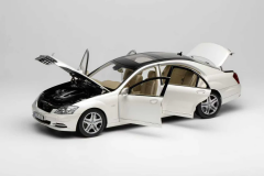 1:18 Motorhelix Mercedes Benz S600L W221 with Extra Engine Limited