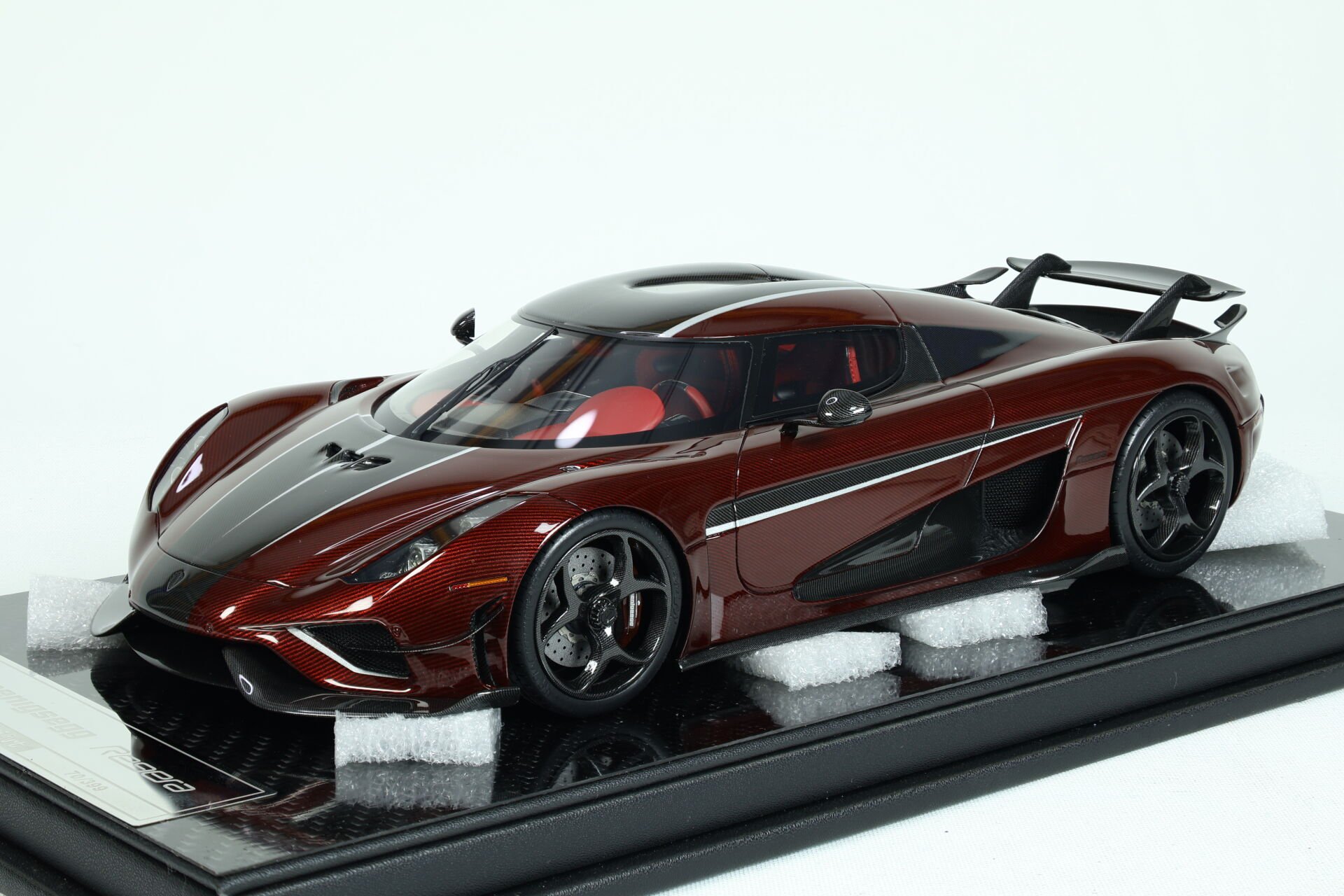 1:18 - FrontiArt Koenigsegg Regera - Red Tint Carbon -  (F079-171)