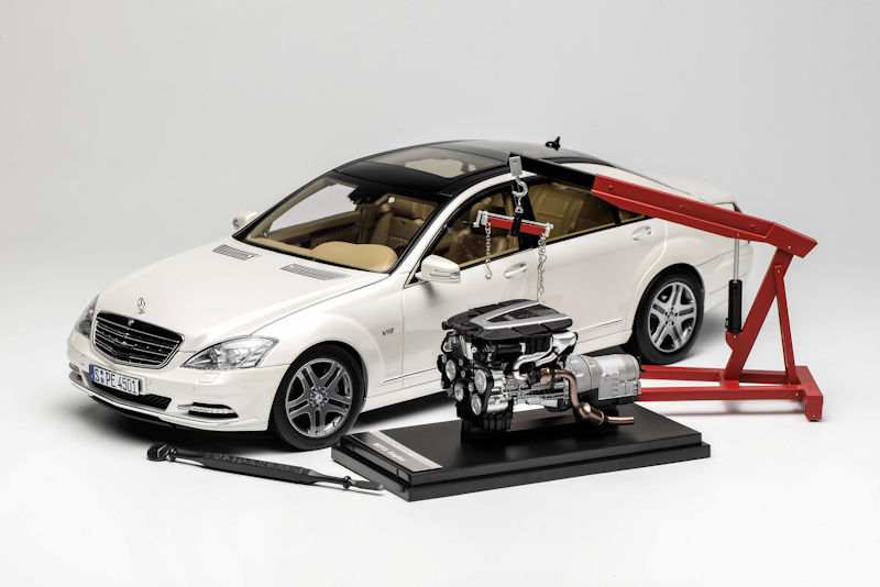 1:18 Motorhelix Mercedes Benz S600L W221 with Extra Engine Limited